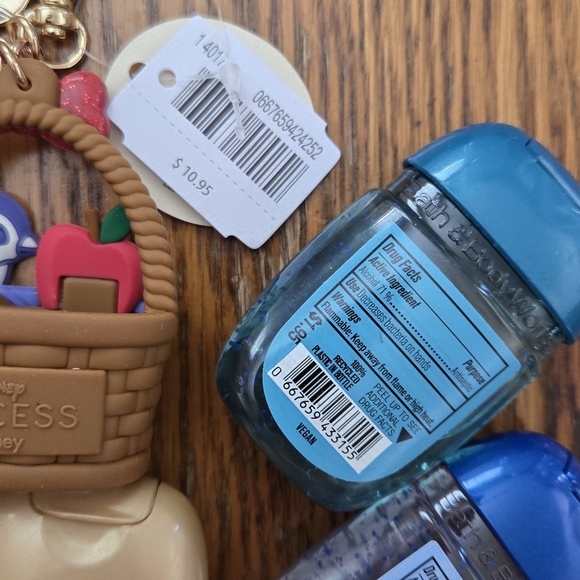 👑👗🤲NWT‼️ Bath & Body Works Disney Snow White Basket Holder with Sanitizers - Picture 4 of 16